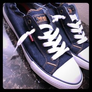 Levi’s shoes 👟